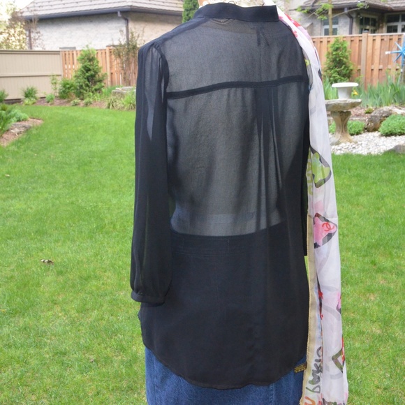 Dynamite Blouse 🌻 - Picture 4 of 7